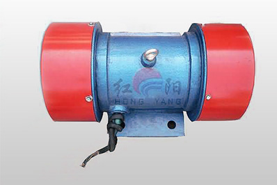 倉壁振動器激振力大小會受哪些因素影響？